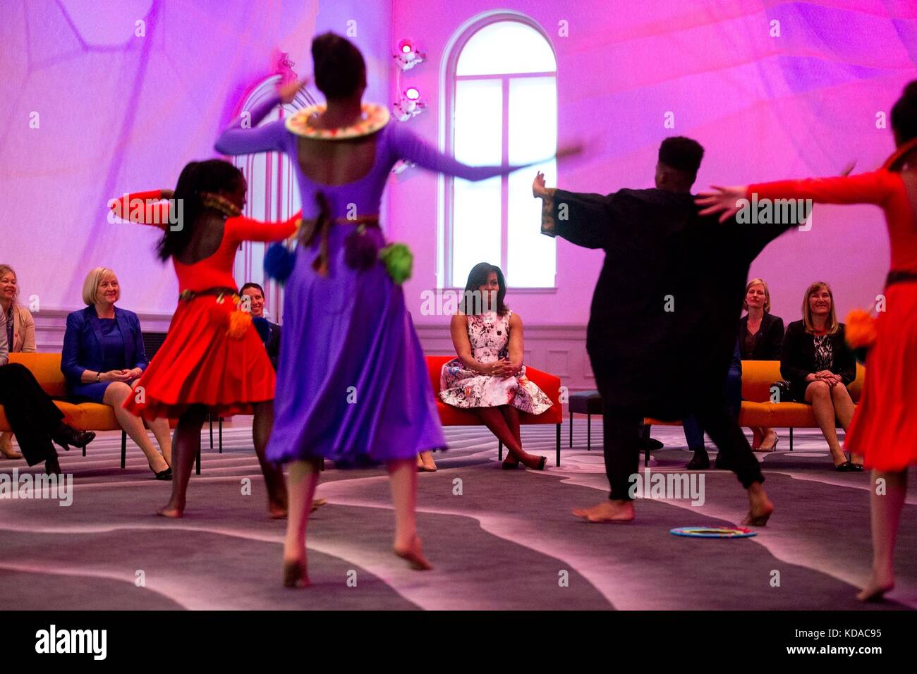 L'école élémentaire de Savoie et les étudiants du programme arts d'exécuter une danse de première dame des États-Unis Michelle Obama au Smithsonian American Art Museum renwick gallery 13 mai 2016 à Washington, DC. Banque D'Images