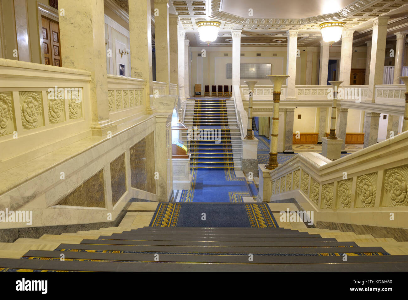 Vue intérieure du Parlement ukrainien: Hall avec escaliers, deuxième étage, personne. 23 octobre 2017. Kiev, Ukraine. Banque D'Images