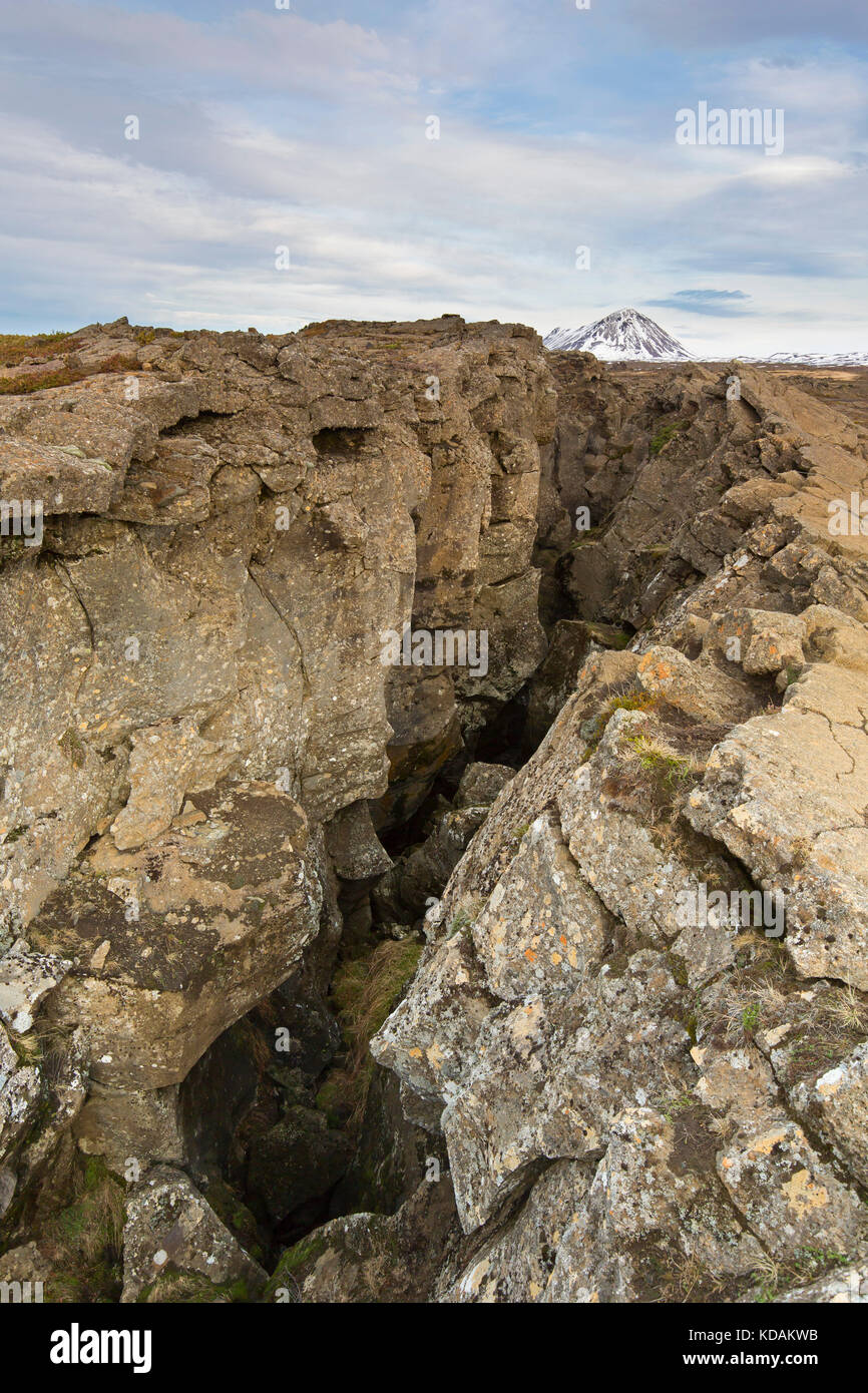 Grjotagia fissure béante / grjótagjá fissure tectonique, dorsale médio-atlantique qui traverse l'Islande à l'est de mývatn Banque D'Images