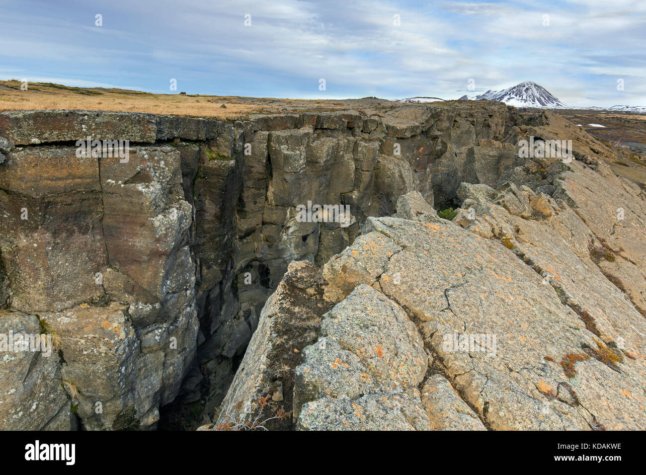 Grjotagia fissure béante / grjótagjá fissure tectonique, dorsale médio-atlantique qui traverse l'Islande à l'est de mývatn Banque D'Images