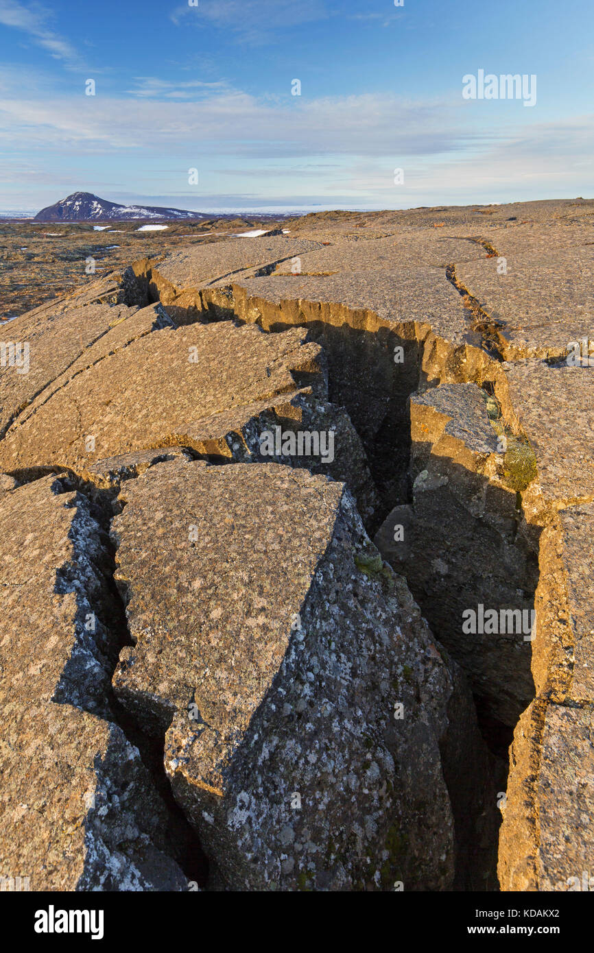Grjotagia fissure béante / grjótagjá fissure tectonique, dorsale médio-atlantique qui traverse l'Islande à l'est de mývatn Banque D'Images