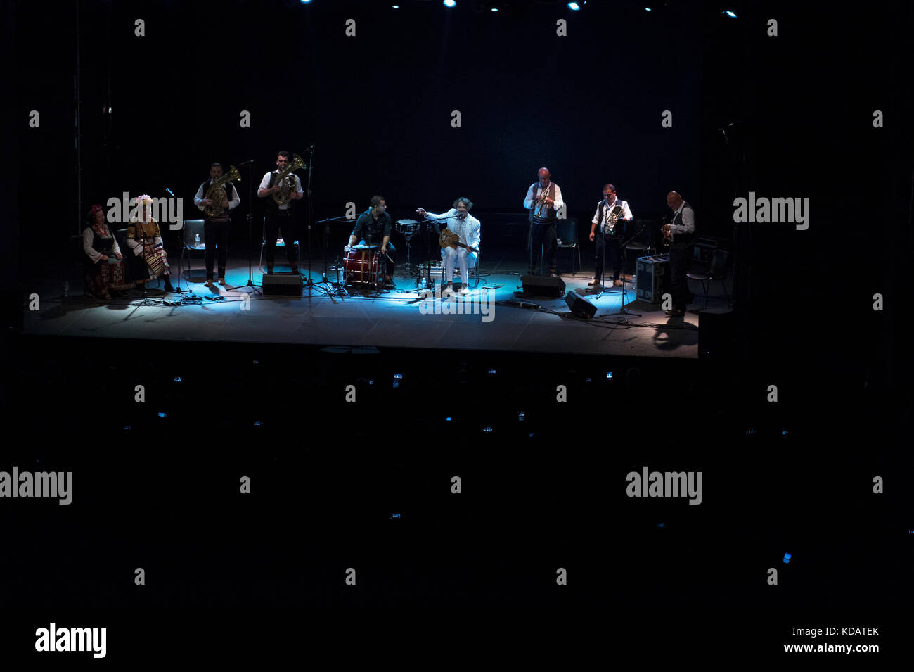 Roma Italie - 21 juillet 2017 - - centre commercial porta di Roma à rome - Goran Bregovic effectue vivent dans centre commercial porta di roma devant ses fans Banque D'Images