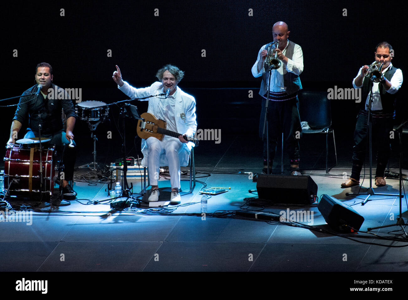 Roma Italie - 21 juillet 2017 - - centre commercial porta di Roma à rome - Goran Bregovic effectue vivent dans centre commercial porta di roma devant ses fans Banque D'Images