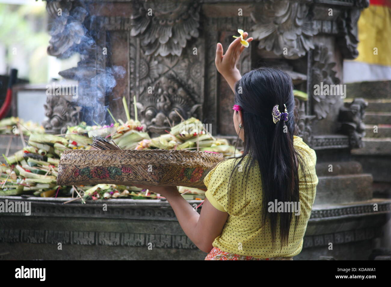 Balinesische Opfergaben - kulturelle Tradition auf Bali - les sacrifices balinais - la tradition culturelle à Bali Banque D'Images