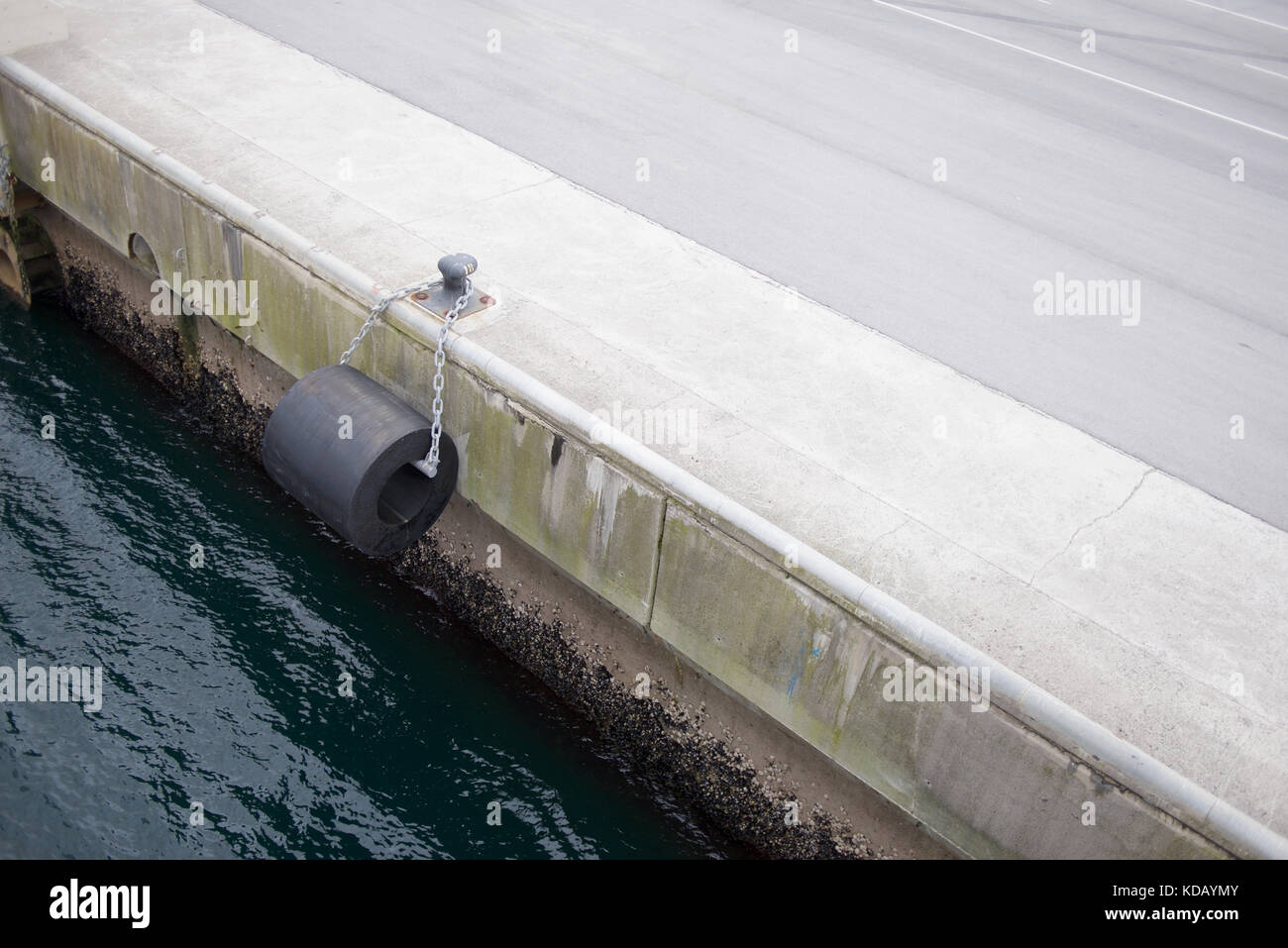 Mur de quai à Bilbao, Espagne Banque D'Images