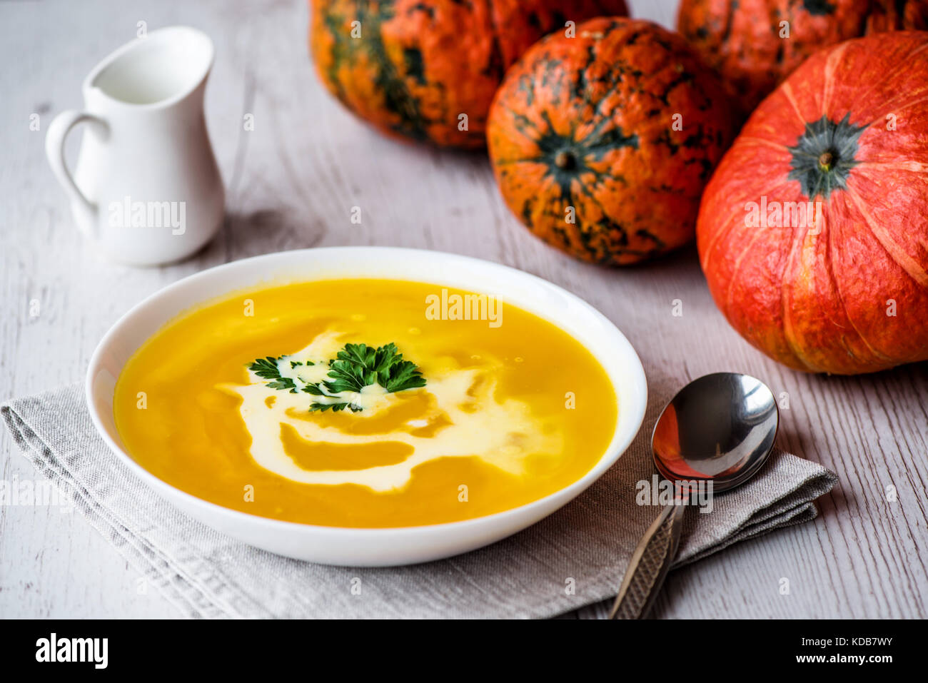 Тыква в духовке целиком фаршированная. Суп пюре рецепт от ивлева. Ивлев тыква. Тыква фаршированная мясом. Ивлев тыква.