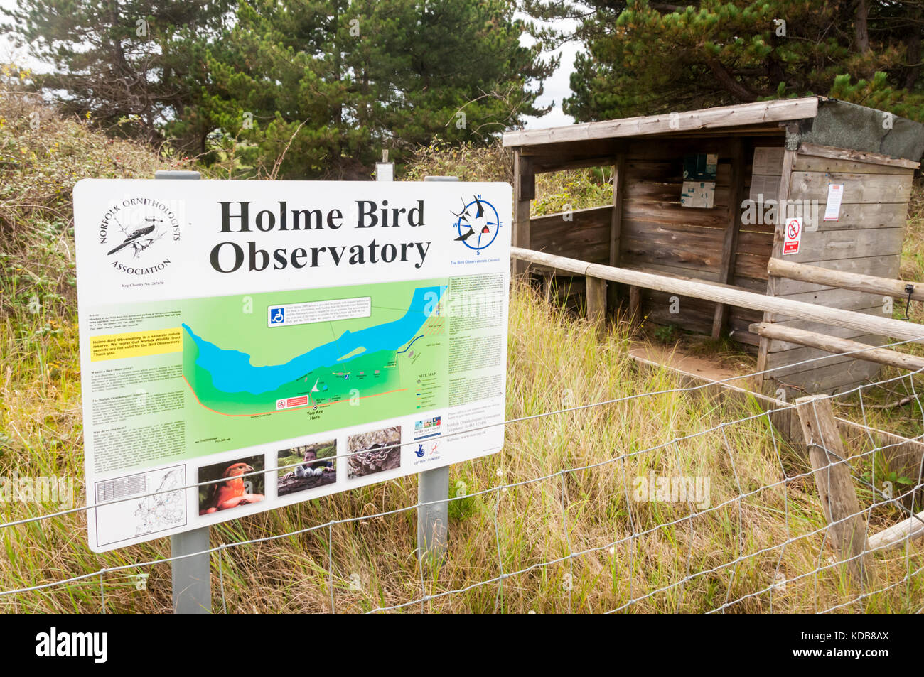 Inscription à l'Association d'oiseaux ornithologues Norfolk Holme Observatoire sur la côte nord du comté de Norfolk. Banque D'Images