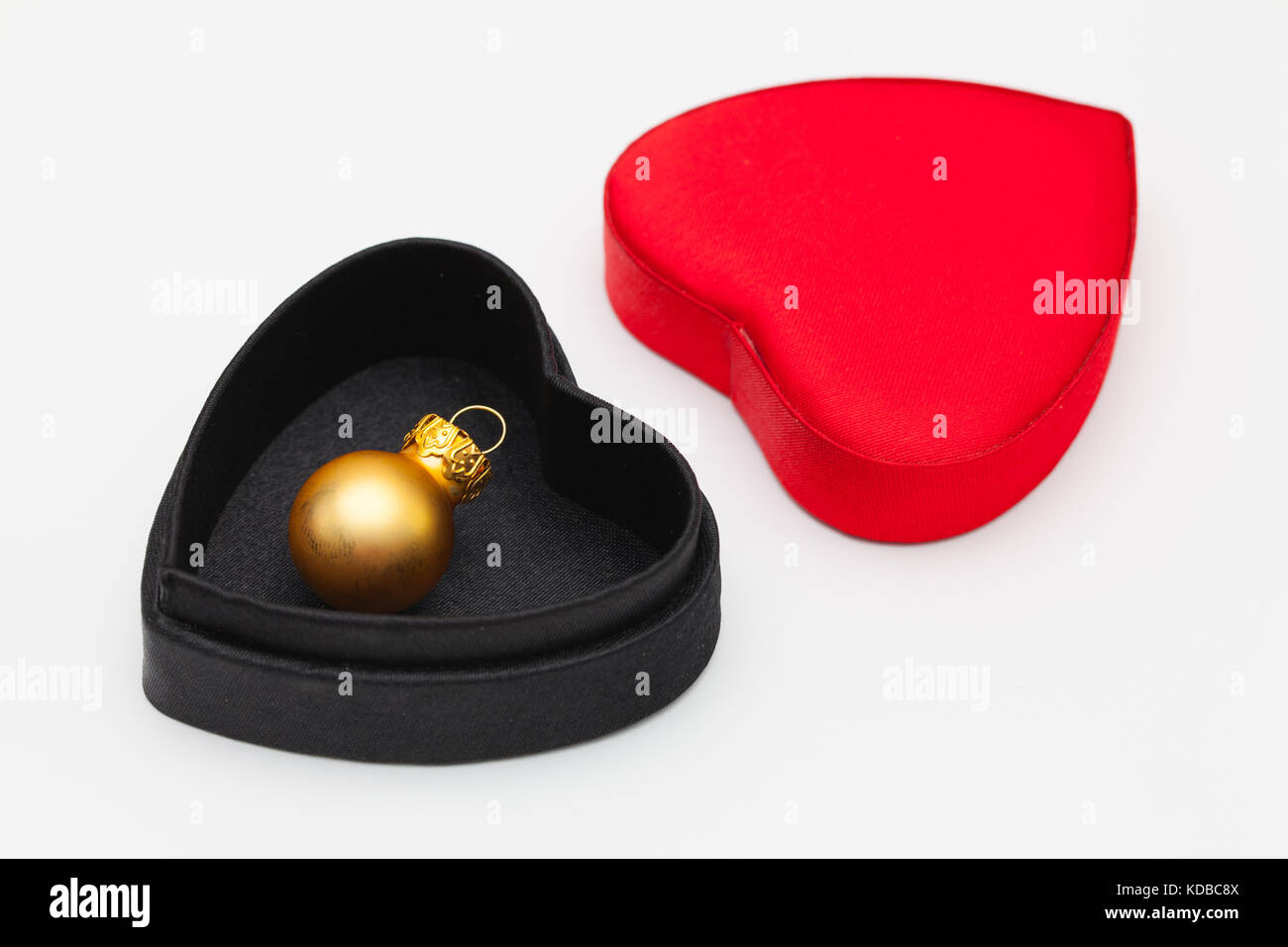 Décoration de Noël à ouvrir la boîte de velours sur le tableau blanc Banque D'Images