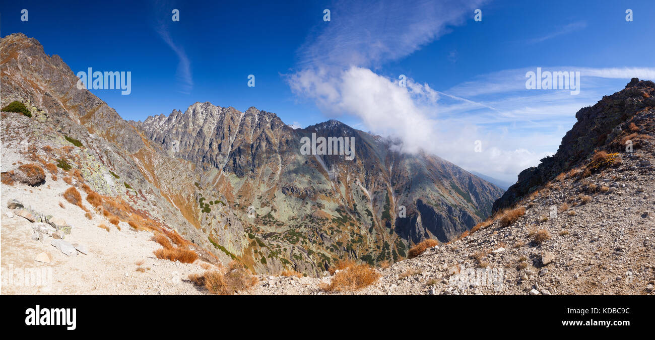 Vue depuis le sommet de la montagne (predne solisko) dans les Hautes Tatras, en Slovaquie Banque D'Images