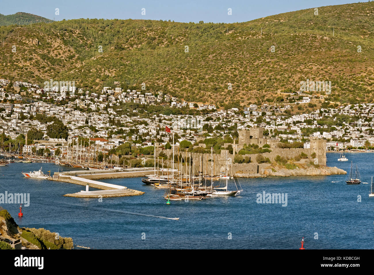 Château de Saint-Pierre à Bodrum et l'entrée du port, Province de Mugla, Turquie. Banque D'Images