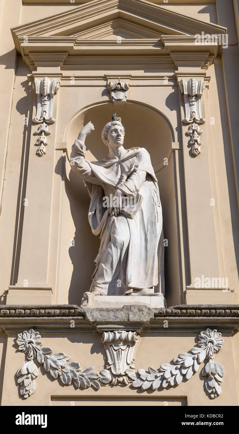 Sculpture dans la niche de la façade de l'église de l'ancien couvent dominicain de San marco. Florence italie. Banque D'Images