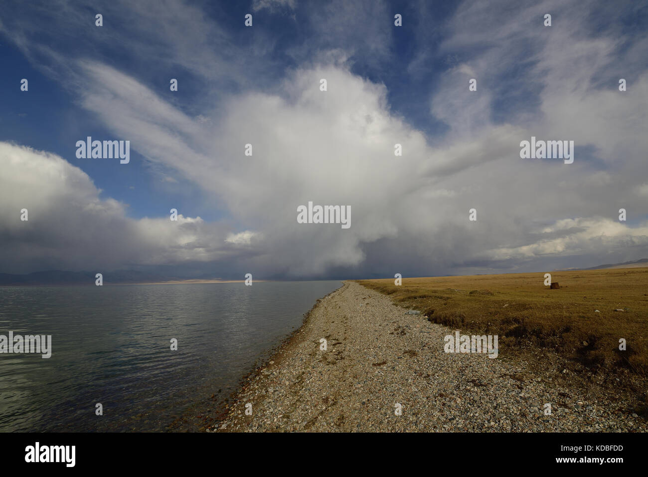 Chanson Kul Lake - lac Issyk Kul, le Kirghizistan, l'Asie centrale Banque D'Images Chanson Kul Lake - lac Issyk Kul, le Kirghizistan, l'Asie centrale Banque D'Images