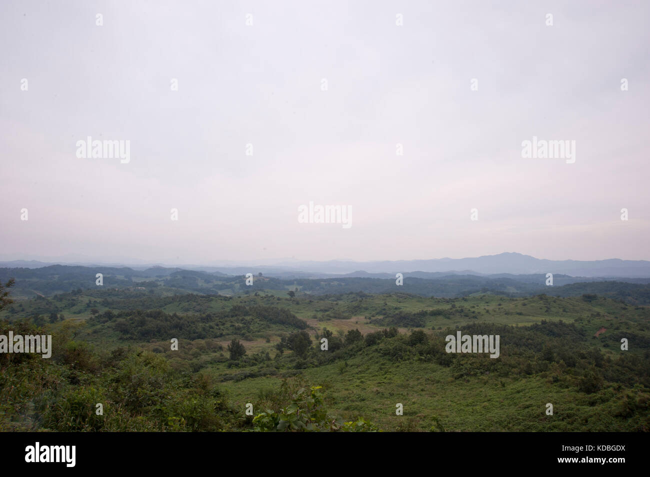 La Corée du sud vue de la zone coréenne démilitarisée (DMZ) le 7 octobre 2012. La Corée du Sud à la zone démilitarisée DMZ ( Corée ) le 7 octobre 2012 Banque D'Images