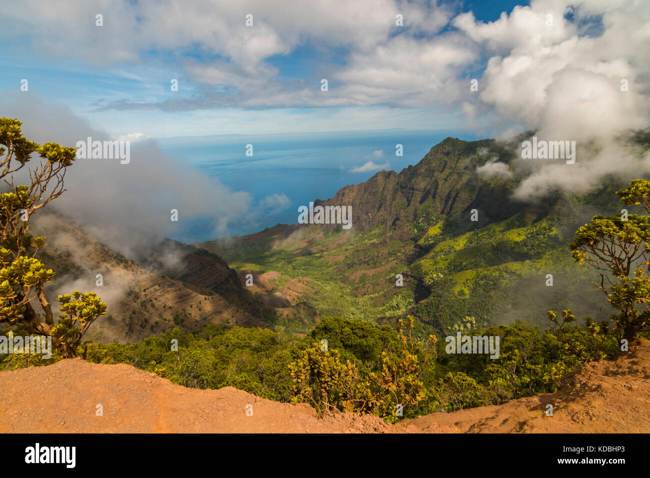 Une vue sur la majestueuse côte de Na Pali sur Kauai, Hawaii.J Banque D'Images