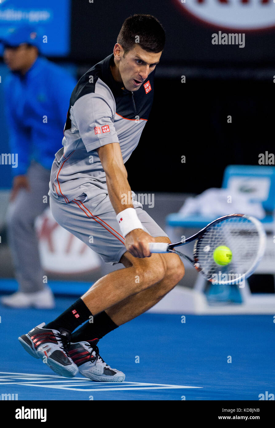 Novik Djokovic en action au championnat Open d'Australie 2014 contre Stan Wawrinka. Banque D'Images