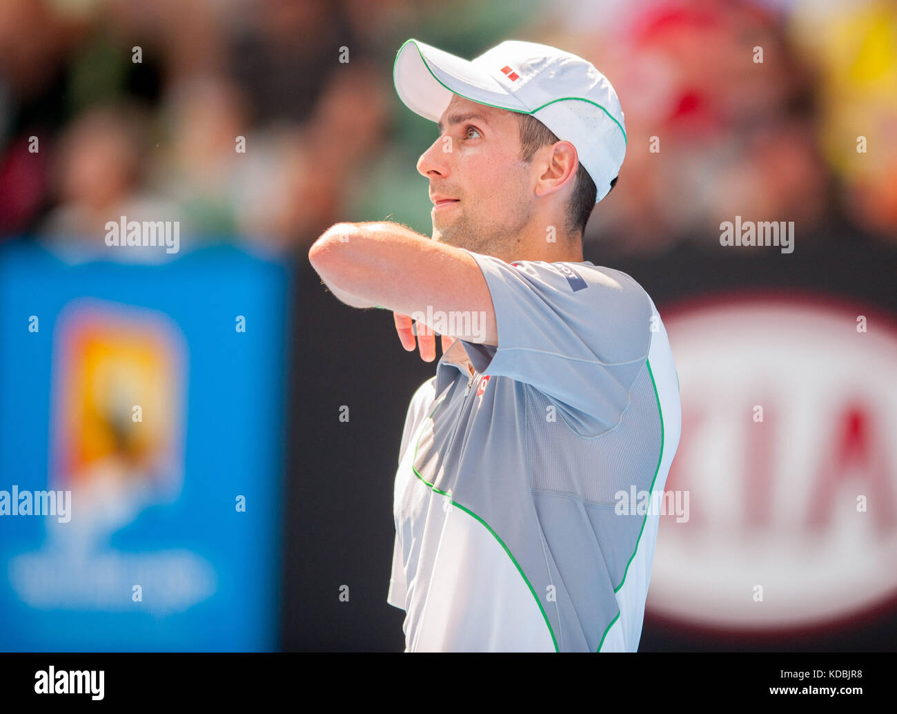 La défense de champion de l'Open d'australie Novak Djokovic (SRB) ont pris de l. Mayer (arg) dans le troisième jour, deuxième tour. jouer djokovic beat mayer 6-0, 6-4, 6-4 en m Banque D'Images