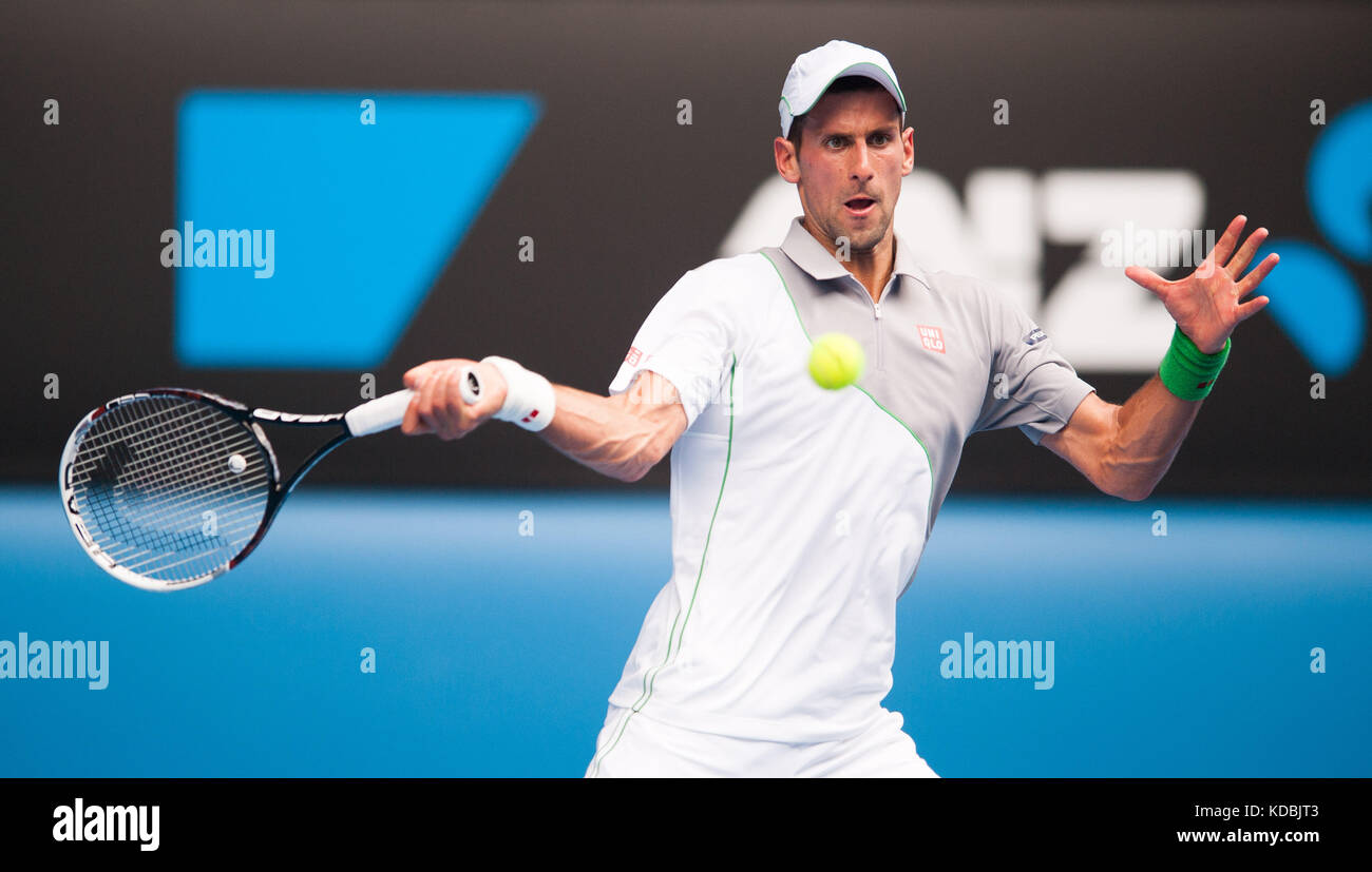 La défense de champion de l'Open d'australie Novak Djokovic (SRB) ont pris de l. Mayer (arg) dans le troisième jour, deuxième tour. jouer djokovic beat mayer 6-0, 6-4, 6-4 en m Banque D'Images