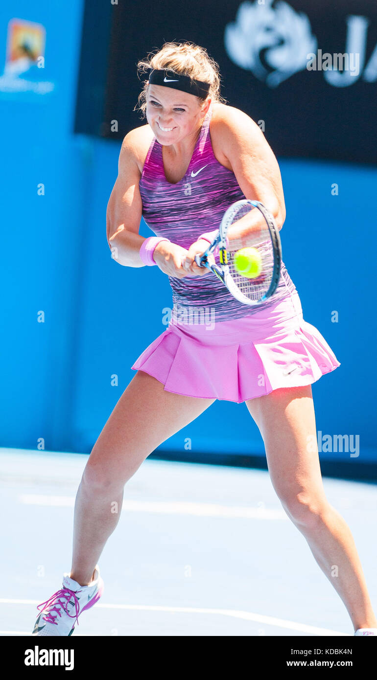 Défenseur de l'Open d'Australie, Victoria Azarenka de Biélorussie a pris Angnieszka Radwanska de Pologne au jour 10 du tournoi de Melbourne sur Rod L. Banque D'Images