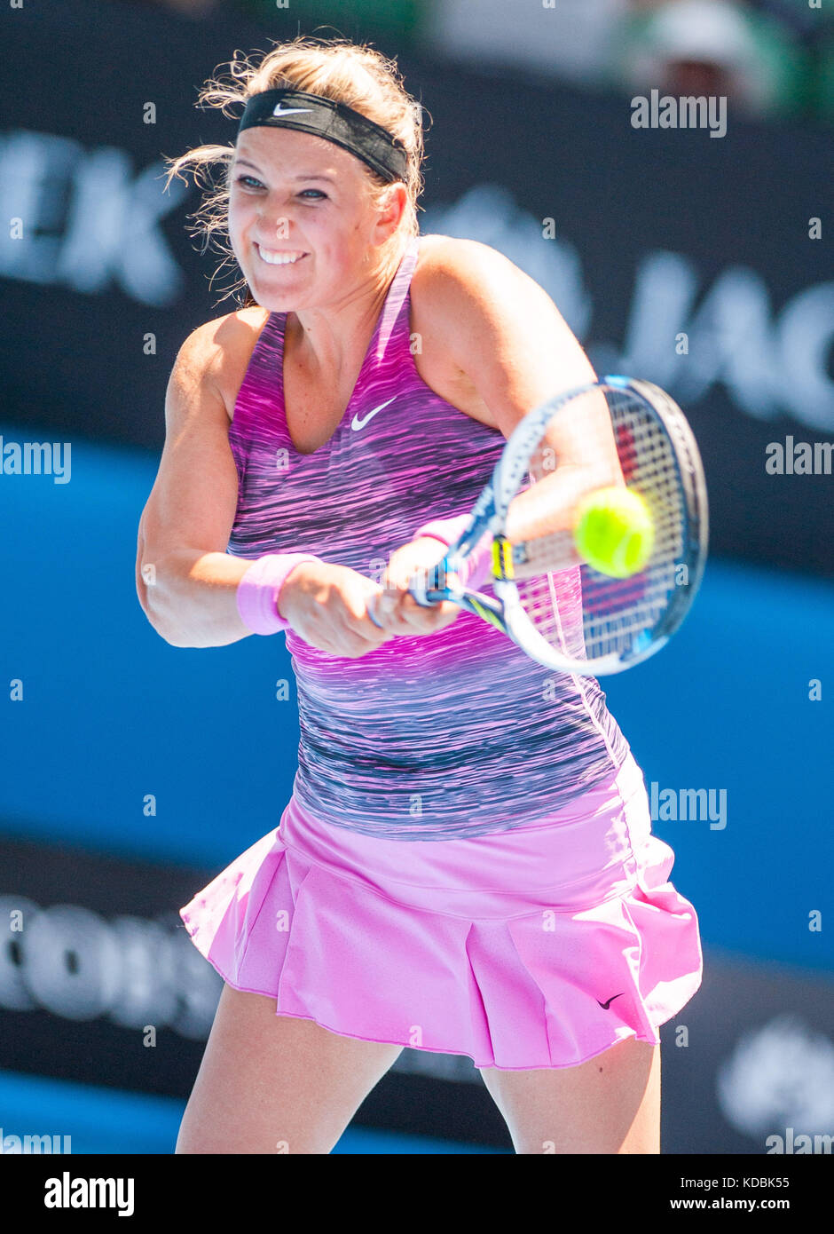 Défenseur de l'Open d'Australie, Victoria Azarenka de Biélorussie a pris Angnieszka Radwanska de Pologne au jour 10 du tournoi de Melbourne sur Rod L. Banque D'Images