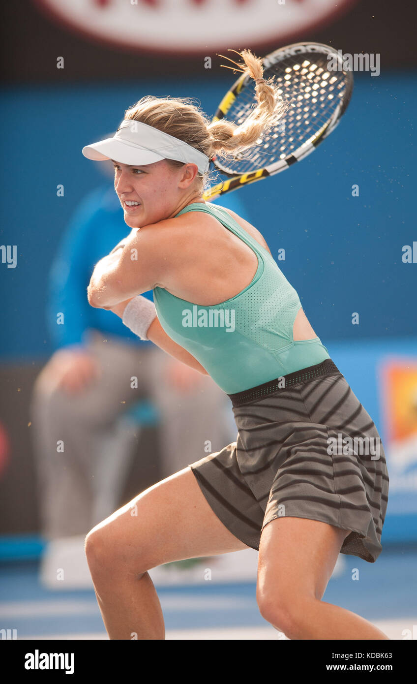La canadienne Eugenie Bouchard a résisté à la chaleur estivale australienne et à la pression féroce de son adversaire de l'Open d'Australie 3 Virginie Razzano (FRA) à W. Banque D'Images