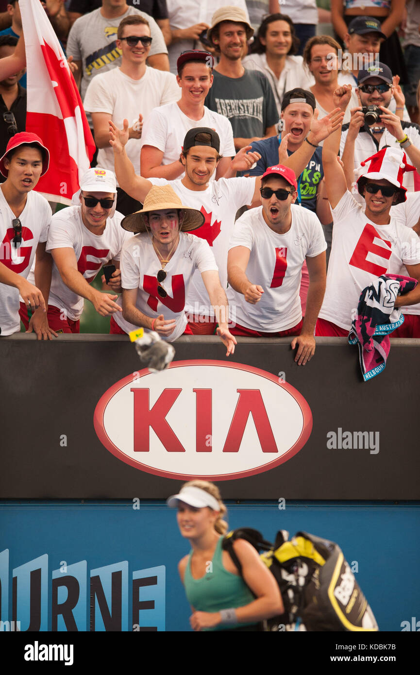 La canadienne Eugenie Bouchard a résisté à la chaleur estivale australienne et à la pression féroce de son adversaire de l'Open d'Australie 3 Virginie Razzano (FRA) à W. Banque D'Images