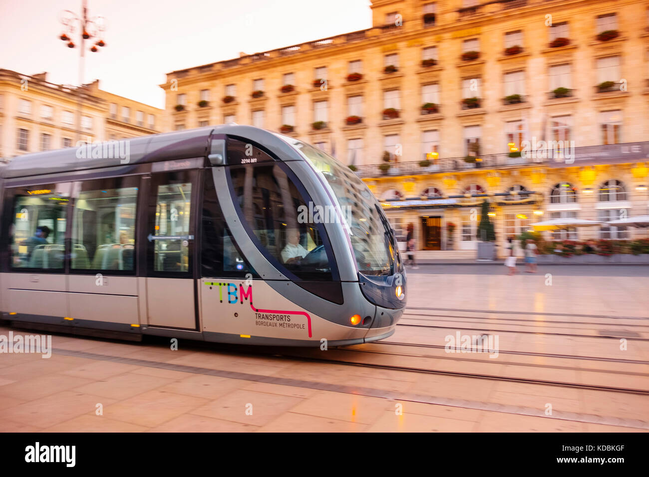 Tram. Grand Hôtel de Bordeaux. Centre historique, Bordeaux. Région Aquitaine, département de Gironde. France Europe Banque D'Images