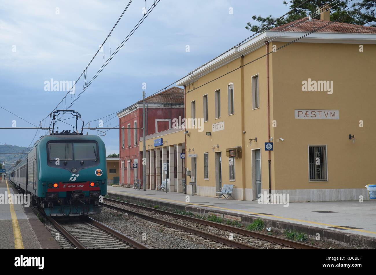 Bahnstation von Paestum, Kampanien Italien, Banque D'Images