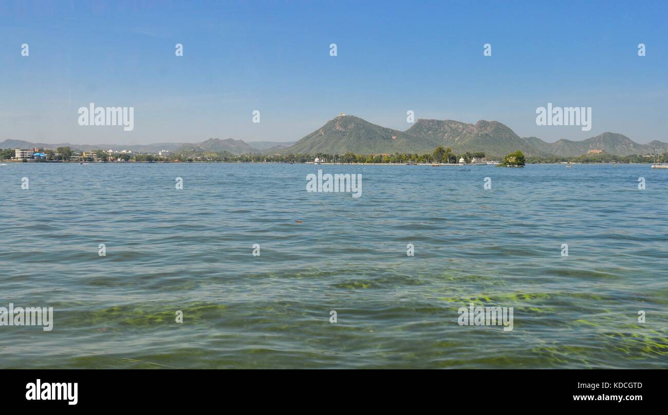 Le lac Pichola à Udaipur, Rajasthan Banque D'Images