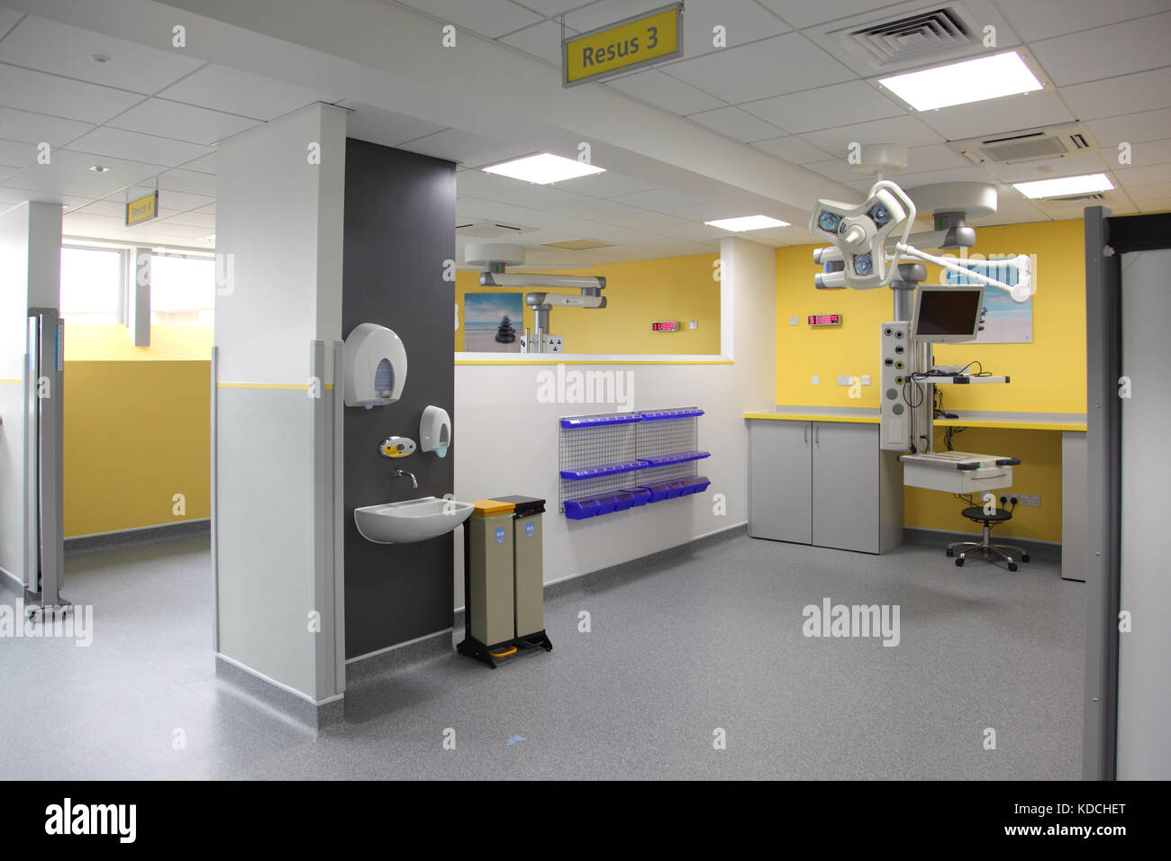 Vue de l'intérieur de la nouvelle unité d'urgence et d'accident de l'hôpital universitaire de Newham à Londres, Royaume-Uni Banque D'Images