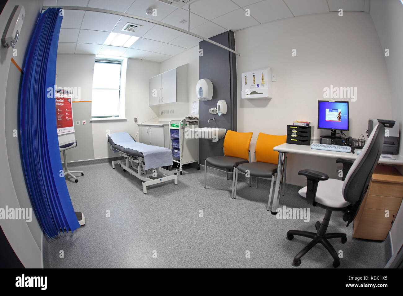 Photo d'une salle de traitement dans une nouvelle unité pédiatrique dans un hôpital de l'est de Londres, au Royaume-Uni Banque D'Images