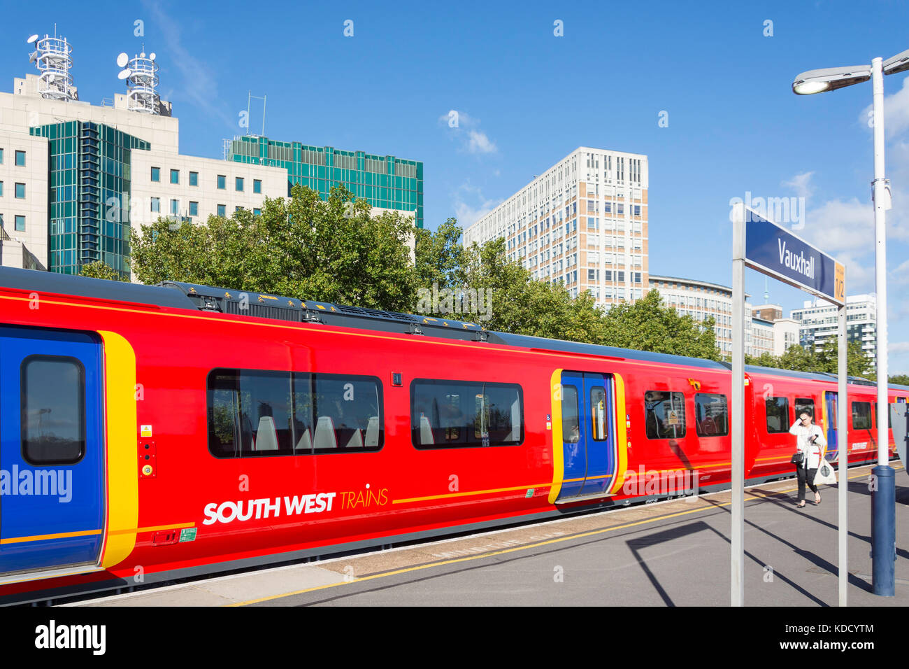 South West Train à la station de Vauxhall, Vauxhall, Greater London, Angleterre, Royaume-Uni Banque D'Images