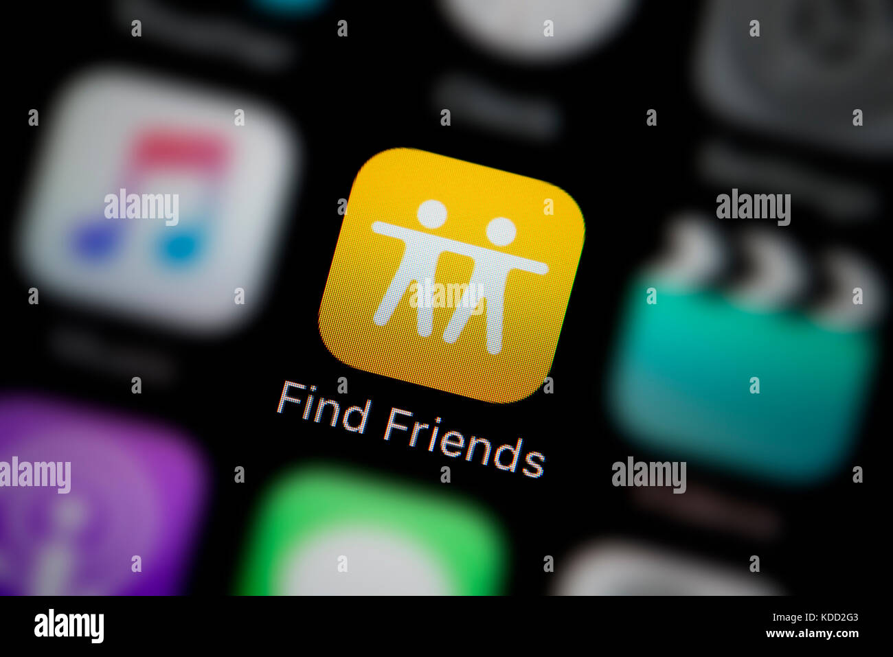 Un gros plan sur le logo représentant l'icône de l'application Rechercher des amis, comme on le voit sur l'écran d'un téléphone intelligent (usage éditorial uniquement) Banque D'Images