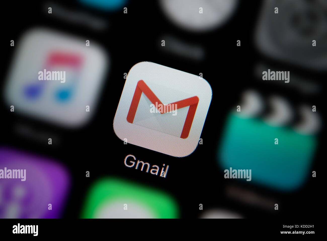Un gros plan sur le logo représentant l'icône de l'application Gmail, comme on le voit sur l'écran d'un téléphone intelligent (usage éditorial uniquement) Banque D'Images