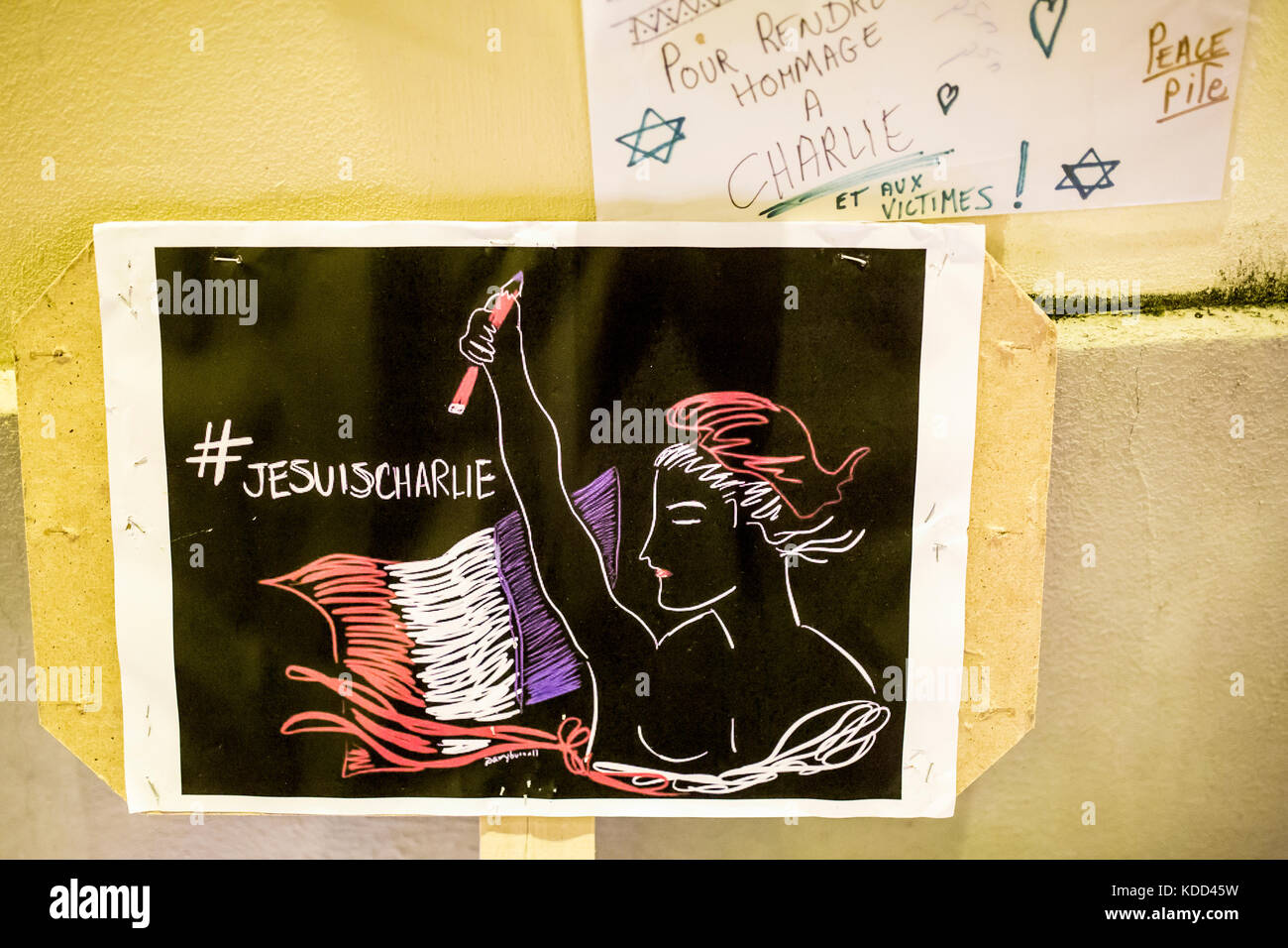 Drapeau Français Avec Un Militaire Devant On