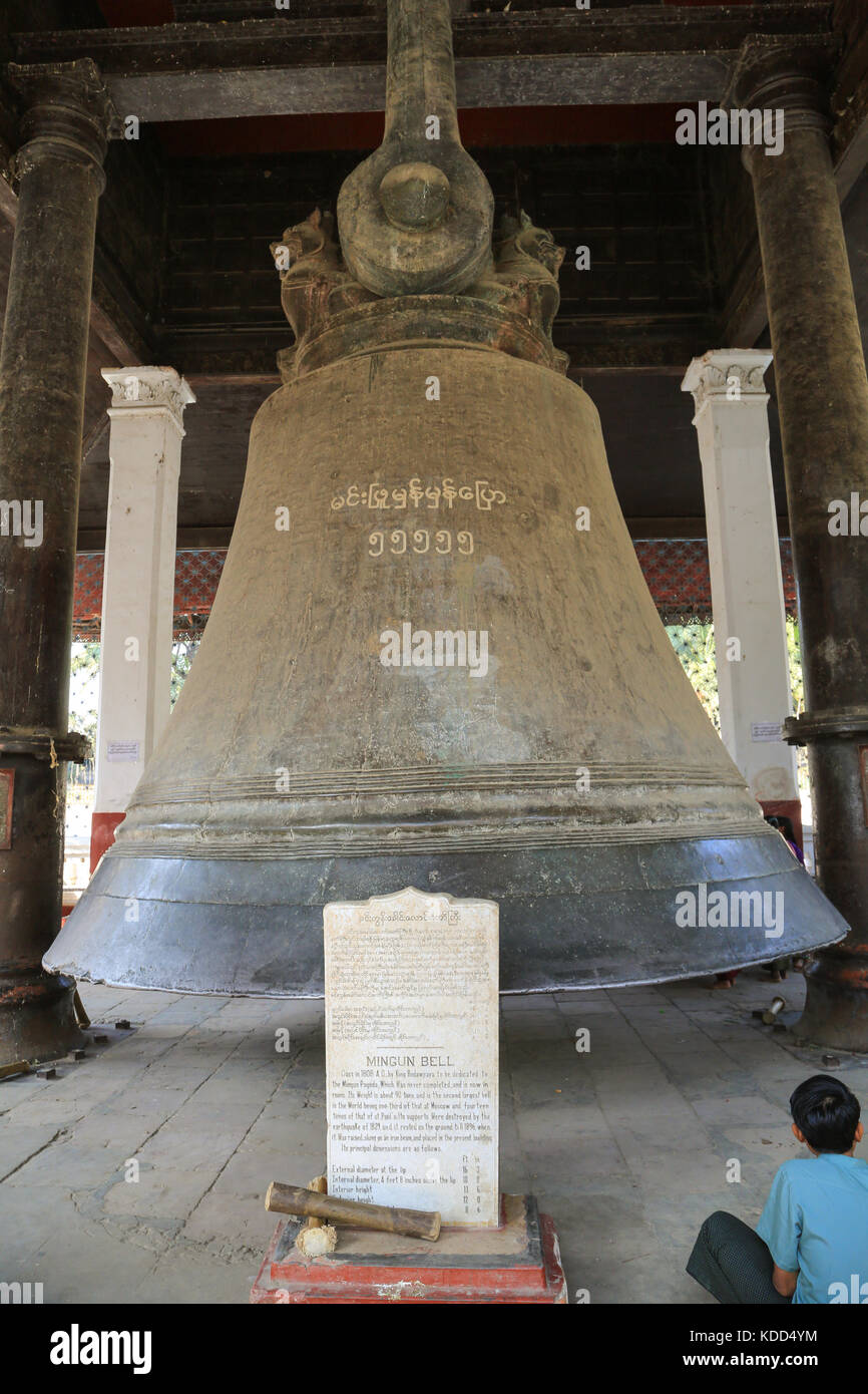 Mingun Bell à Min Kun sur le Fleuve Irrawaddy près de Mandalay au Myanmar (Birmanie) a été coulé en 1808 par le roi Bodawpaya pour leur dévouement à la pagode de Mingun. Banque D'Images