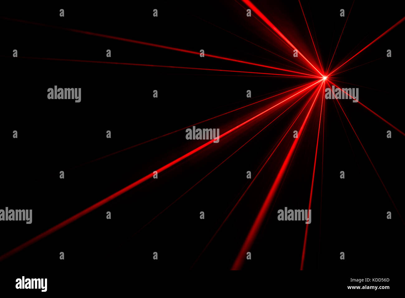 Effet de lumière laser rouge sur fond noir photo. Banque D'Images