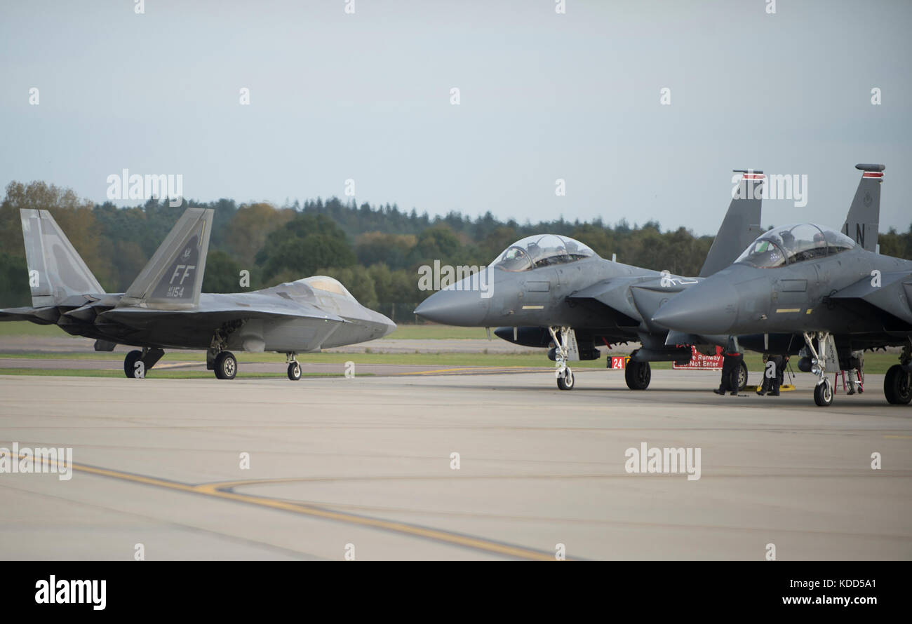 F-22 Raptors et les F-15E Strike Eagles Banque D'Images