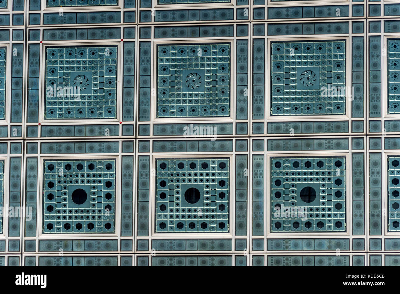 La façade de l'Institut du monde arabe à Paris, France Banque D'Images