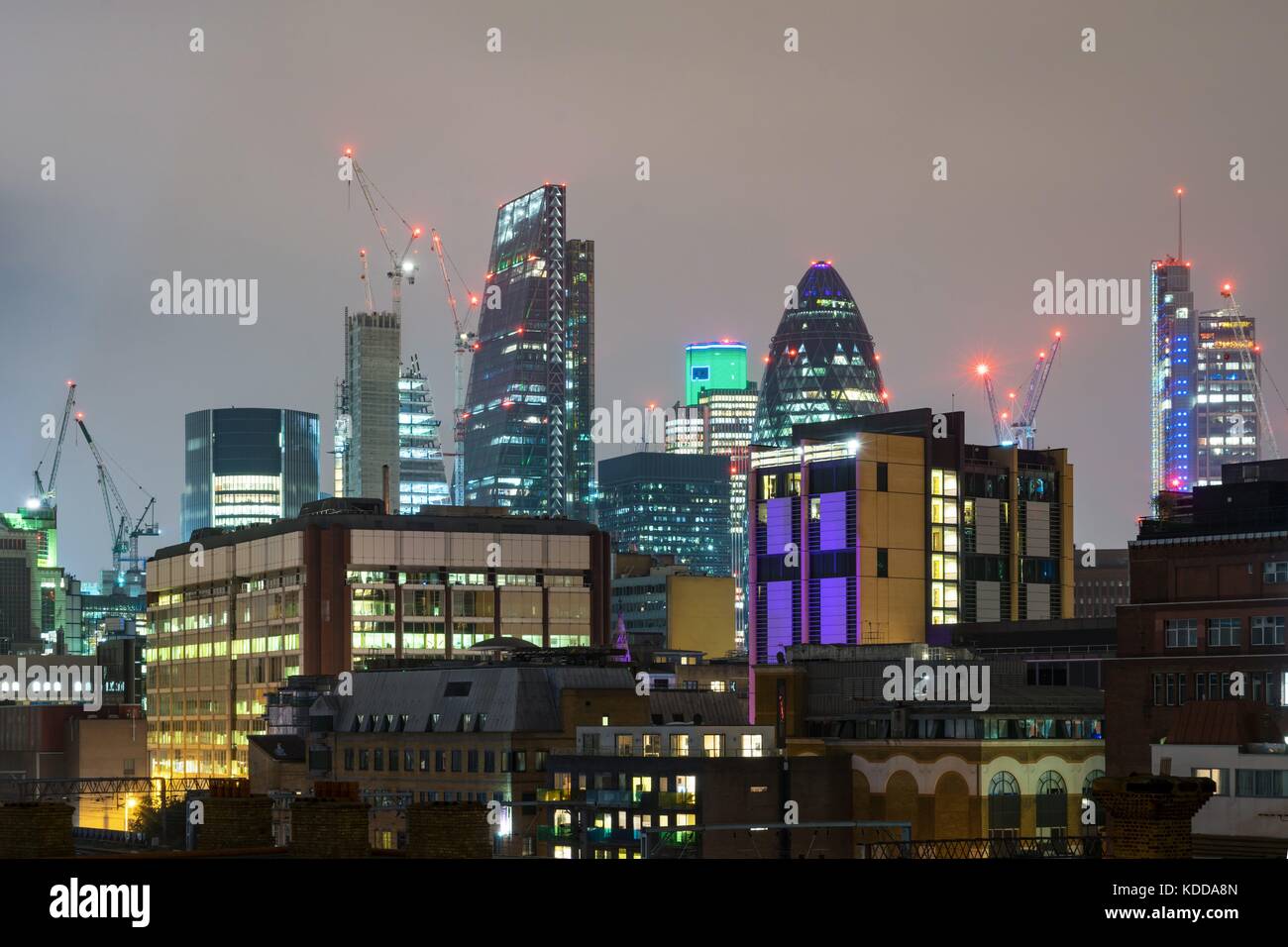 Angleterre : vue sur l'horizon de la ville de Londres la nuit. Photo de 06. Mai 2017. Dans le monde d'utilisation | Banque D'Images