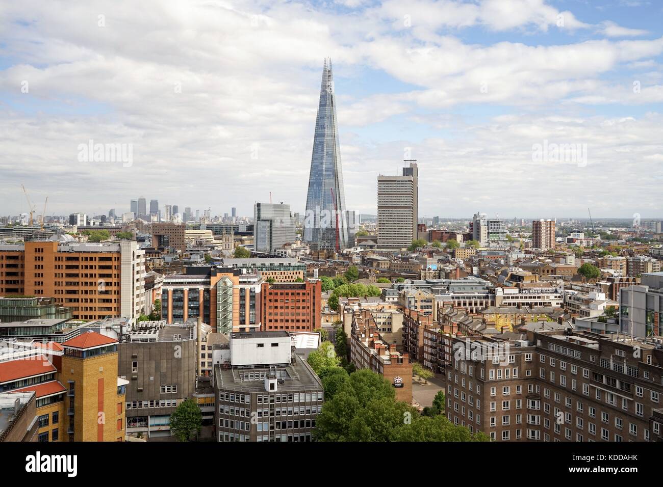 Angleterre : Londres, Southwark avec 'Le gratte-ciel Shard' - comme vu à partir de la Tate Modern. Photo de 05. Mai 2017. Dans le monde d'utilisation | Banque D'Images