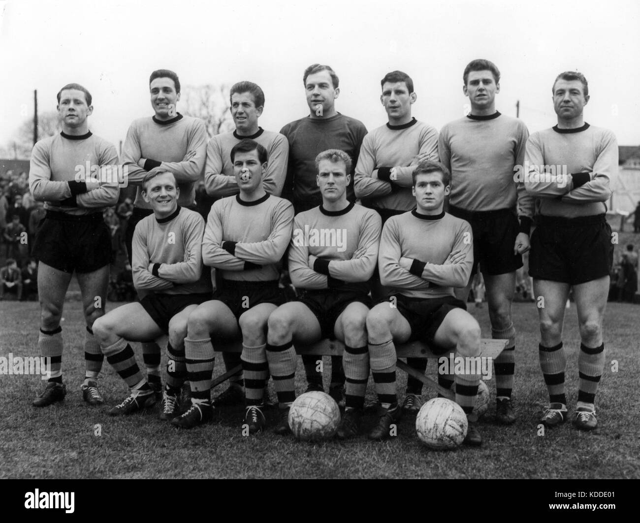 L'équipe de Wolverhampton Wanderers FC en 1963 Barry Stobart, John Kirkham, Peter Broadbent, Malcolm Finlayson, Dave Woodfield, Bobby Thompson, George Showell. Assis Chris Crowe, Ted Farmer, Ron Flowers, Terry Wharton. Banque D'Images