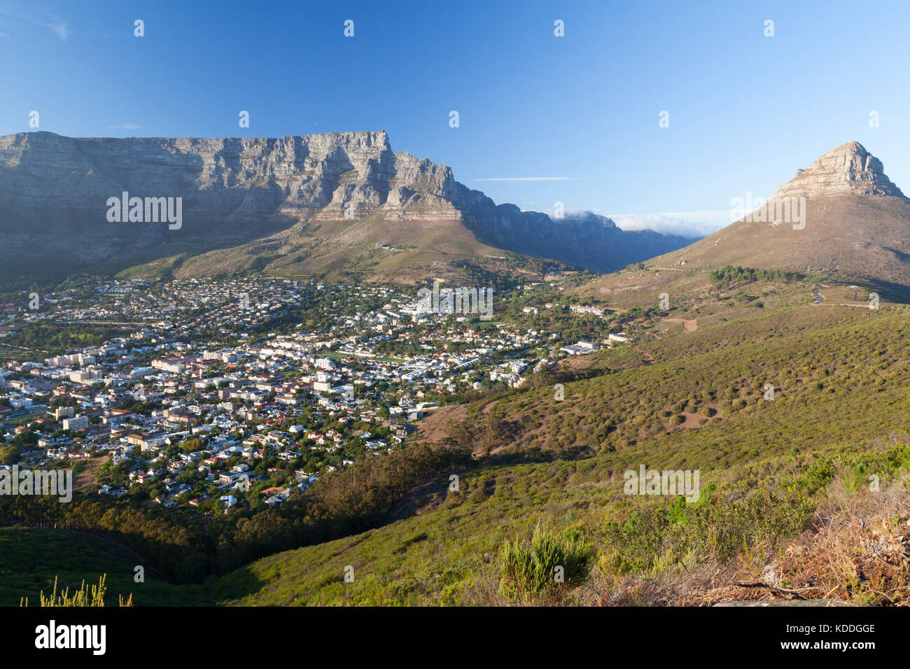 L'Afrique du Sud, Table Mountain, Cape Town et la Tête de Lion à partir de Signal Hill (la croupe du Lion). Banque D'Images