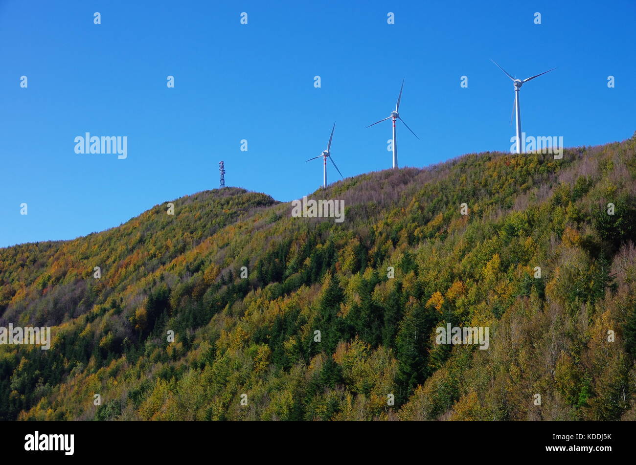 Éoliennes sur le sommet du mont secchieta en toscane, italie Banque D'Images