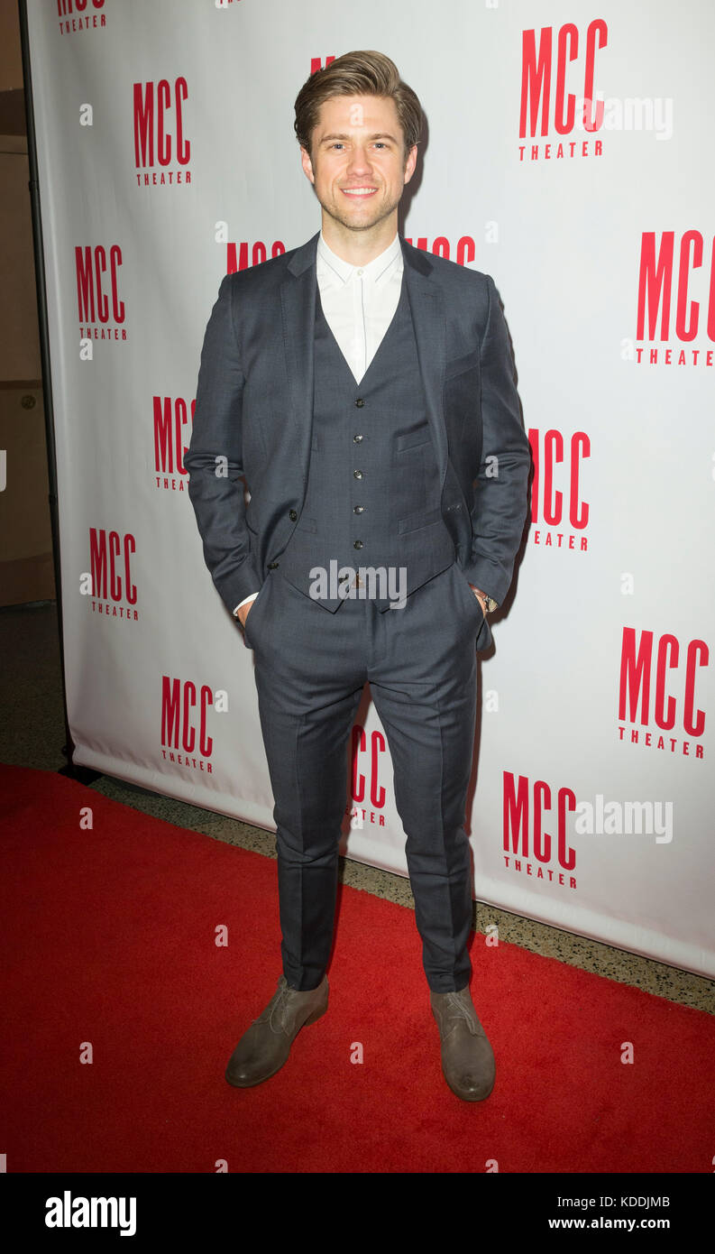 New York, NY - 4 avril 2016 : Aaron Tveit assiste au gala Miscast du MCC Theater 2016 à Hammerstein Ballroom Banque D'Images