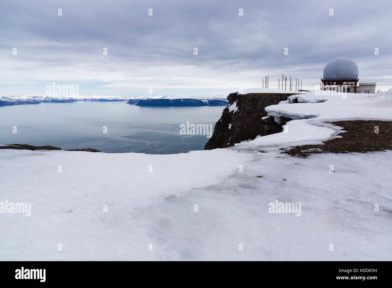 Latar Air Station, ancienne station radar américaine, située à la montagne Bolafjall près de Bolungarvík, Westfjords, Islande Banque D'Images