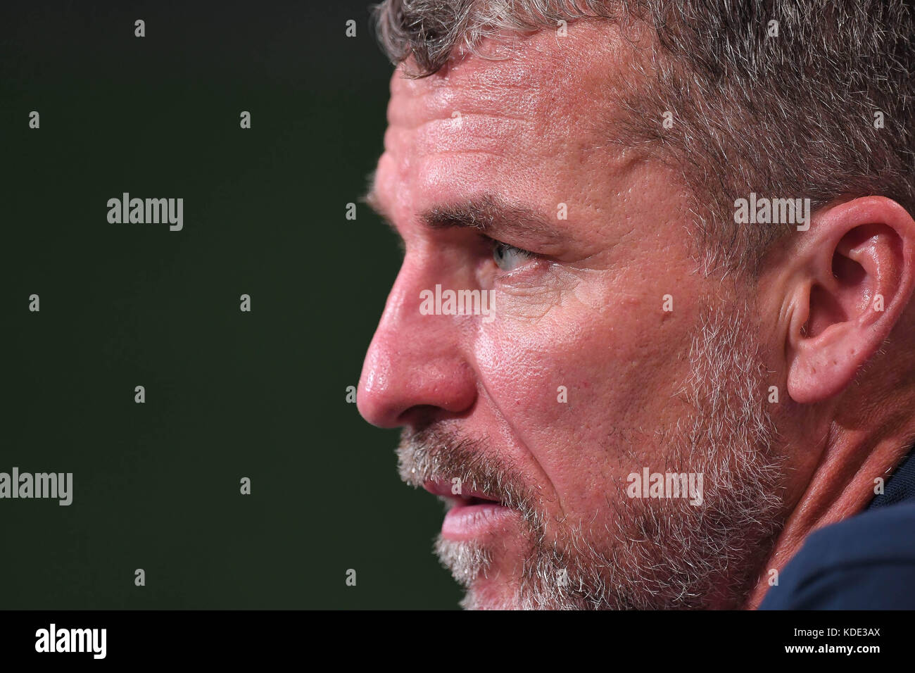 Brisbane, Queensland, Australie. 13 Oct, 2017. L'entraîneur-chef Marco Kurz Adélaïde parle aux médias après leur victoire dans la série 2 A-League match entre le Brisbane Roar et Adelaide United au stade Suncorp le 13 octobre 2017 à Brisbane, Australie. Credit : Albert Perez/ZUMA/Alamy Fil Live News Banque D'Images