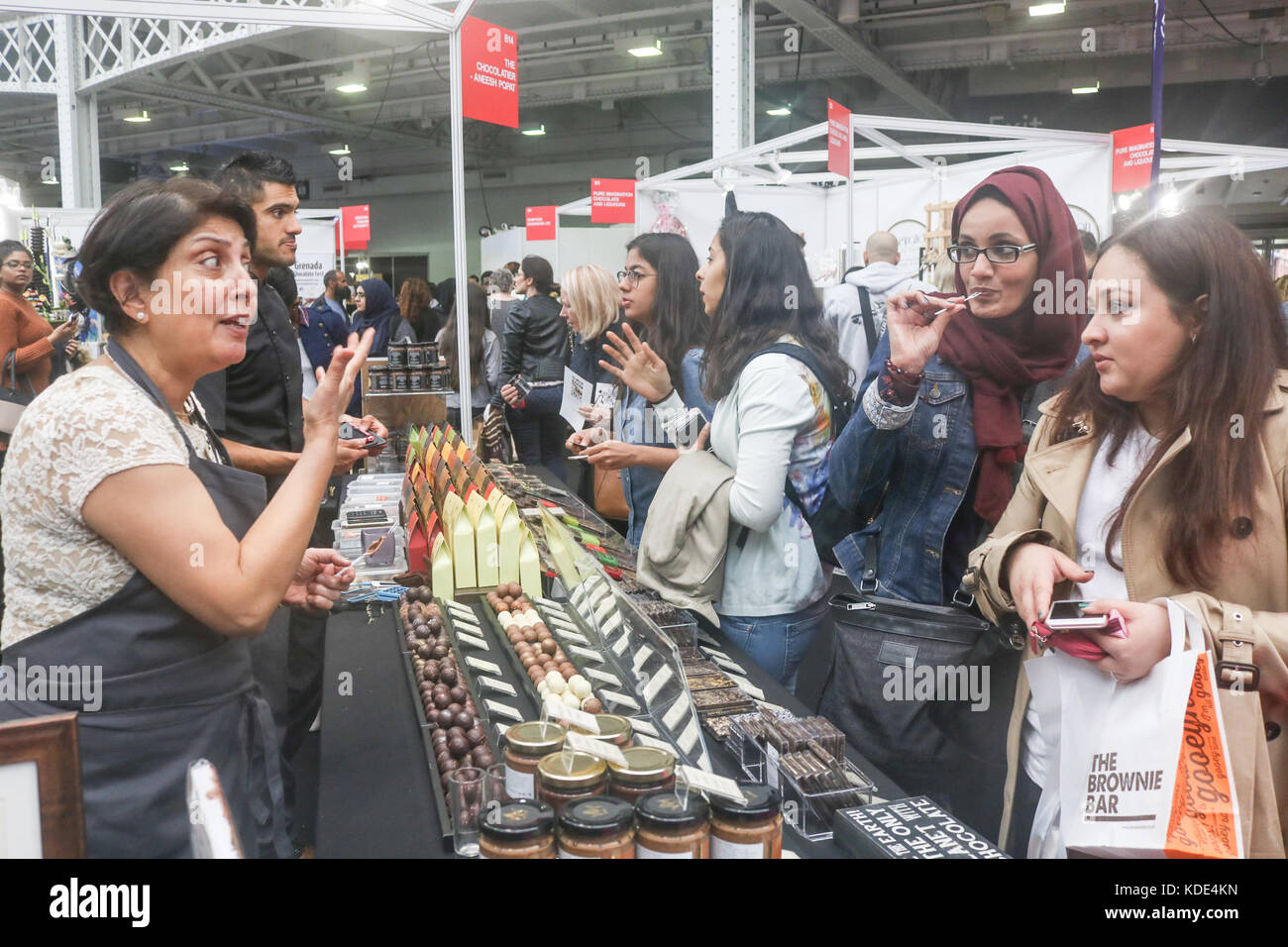 London uk. 13 octobre 2017. Le salon du chocolat ouvre à Londres olympia est de présenter et de célébrer une large gamme de produits de confiserie de chocolat cacao et de chocolatiers britanniques et internationaux : crédit amer ghazzal/Alamy live news Banque D'Images