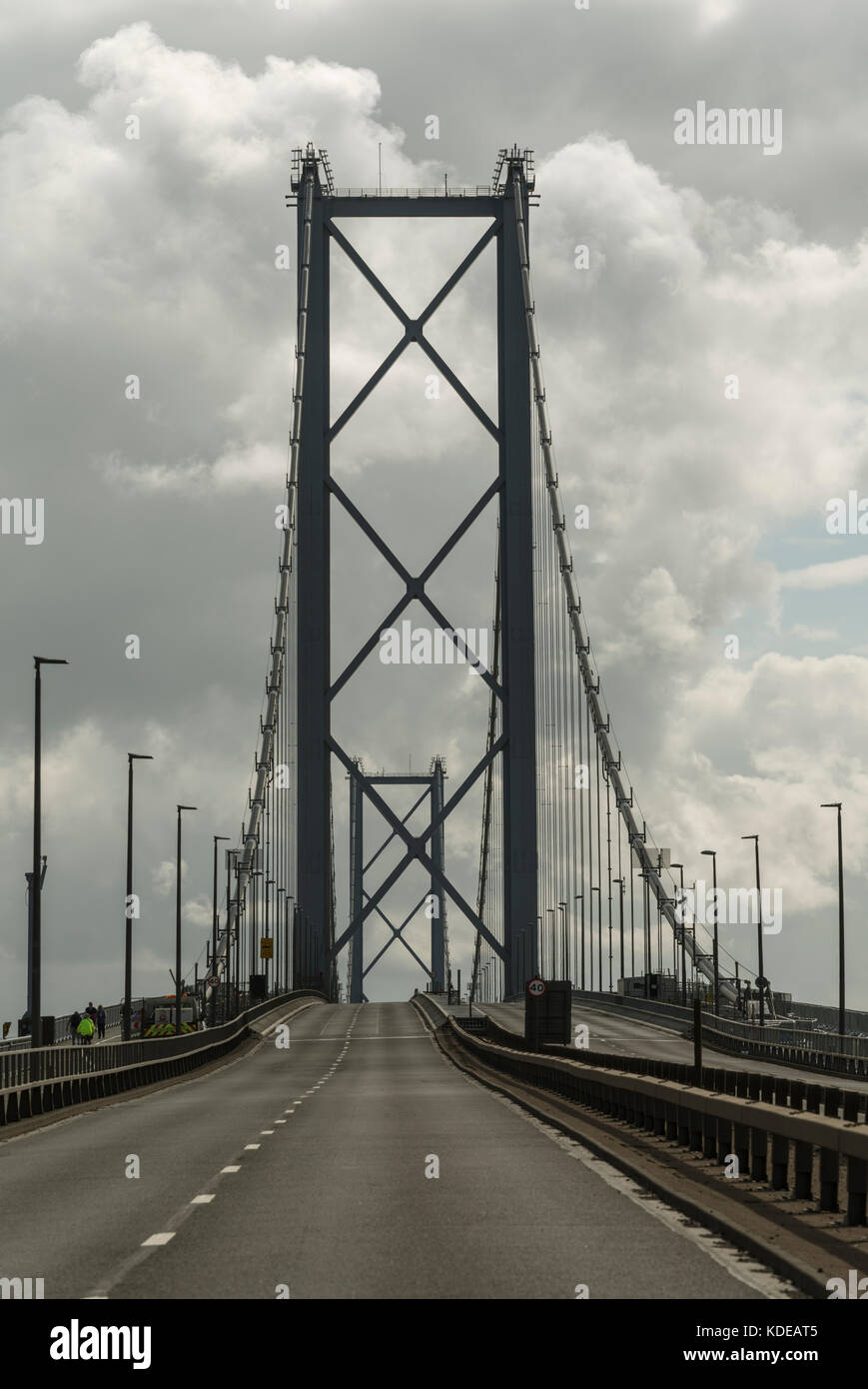 Un pont de Forth Road, Queensferry, Ecosse, Royaume-Uni Banque D'Images