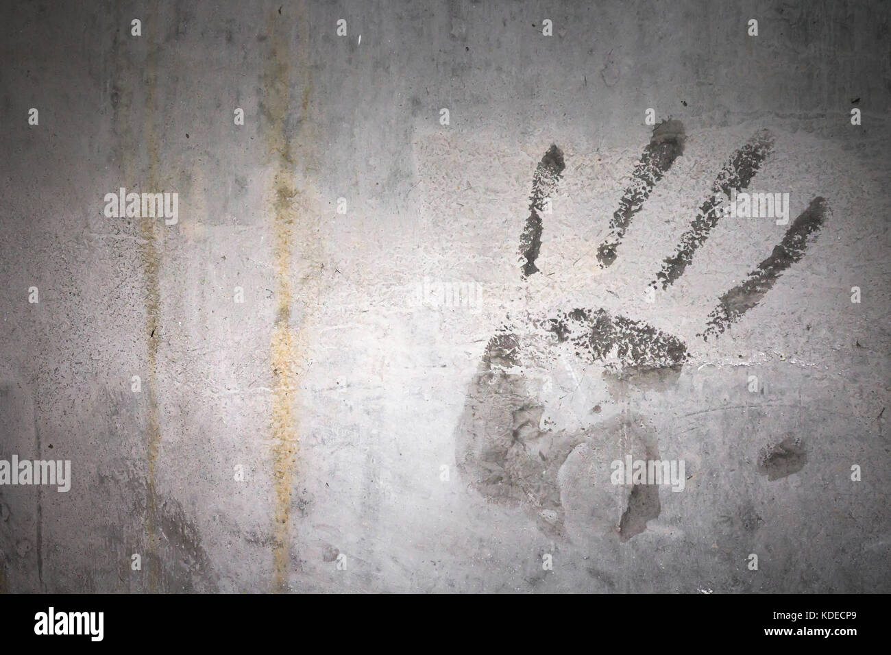 Grungy wall with hand print. Il peut être utilisé comme fond d'écran, grunge, la conception de t-shirts et plus encore. entièrement éditables. Banque D'Images