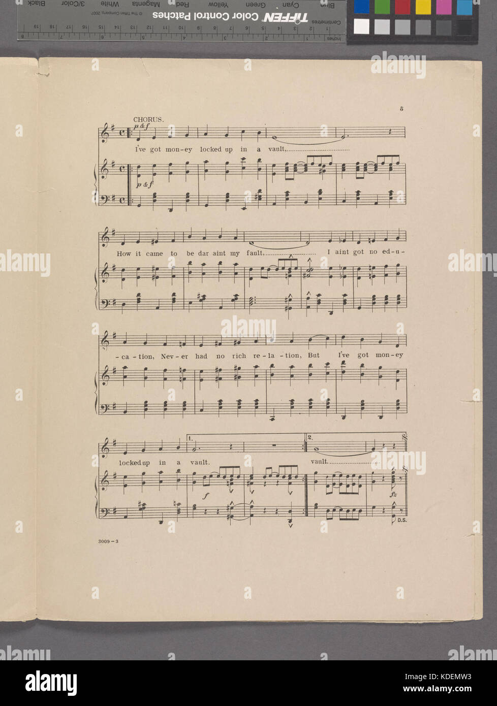 Cette image montre un concept lié à l'argent enfermé dans un coffre-fort, symbolisant la sécurité, la richesse et le besoin de protection. La référence est liée à une image d'archive de la collection NYPL Hades. Banque D'Images